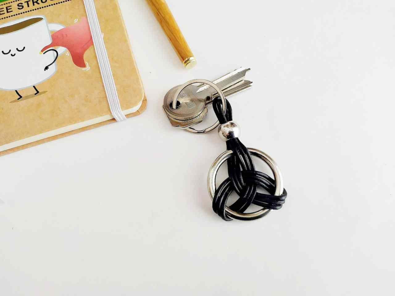 llavero símbolo celta . Raquel Jimenez Artesania