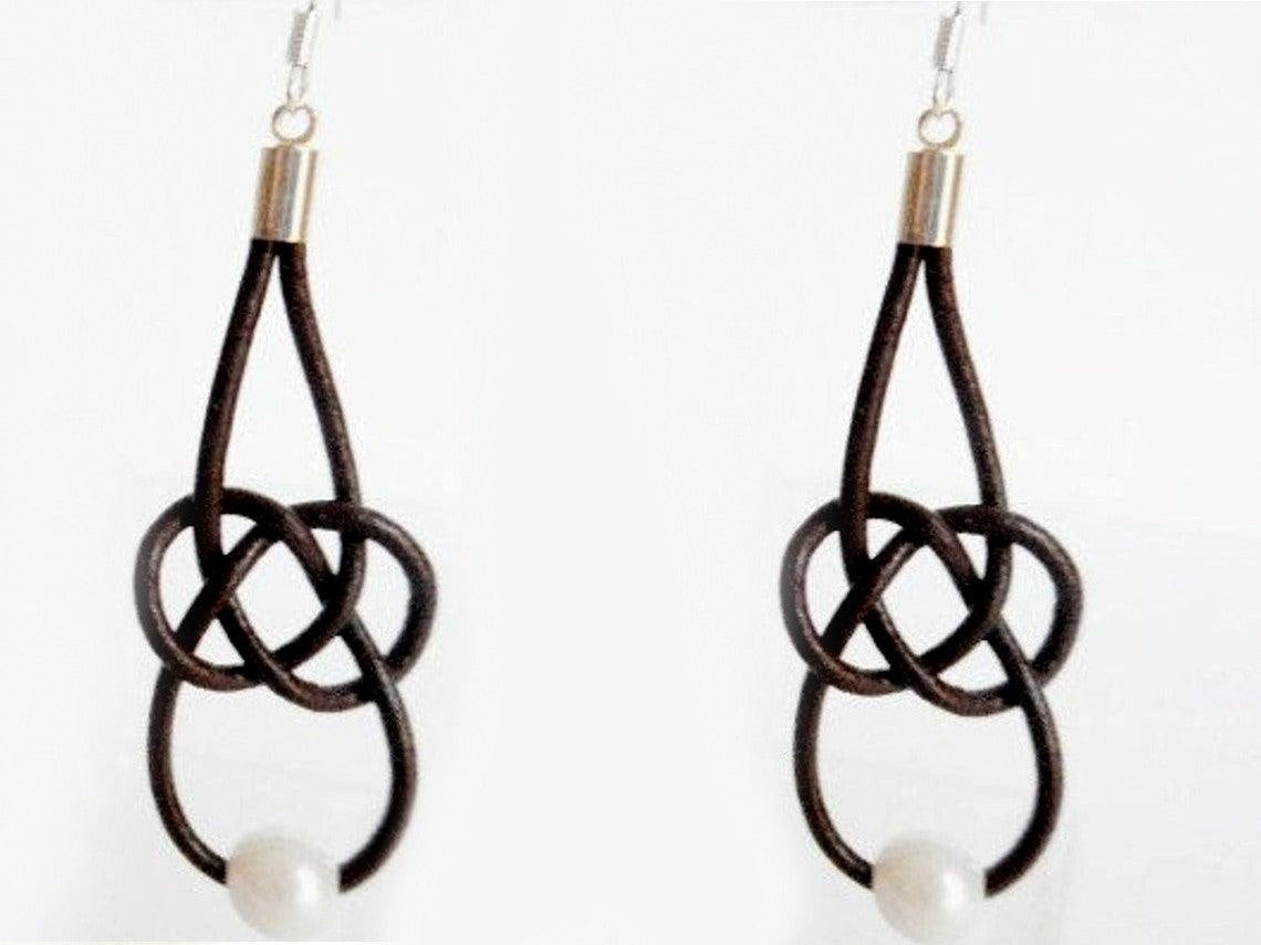 Pendientes nudo marinero infinito de cuero azul