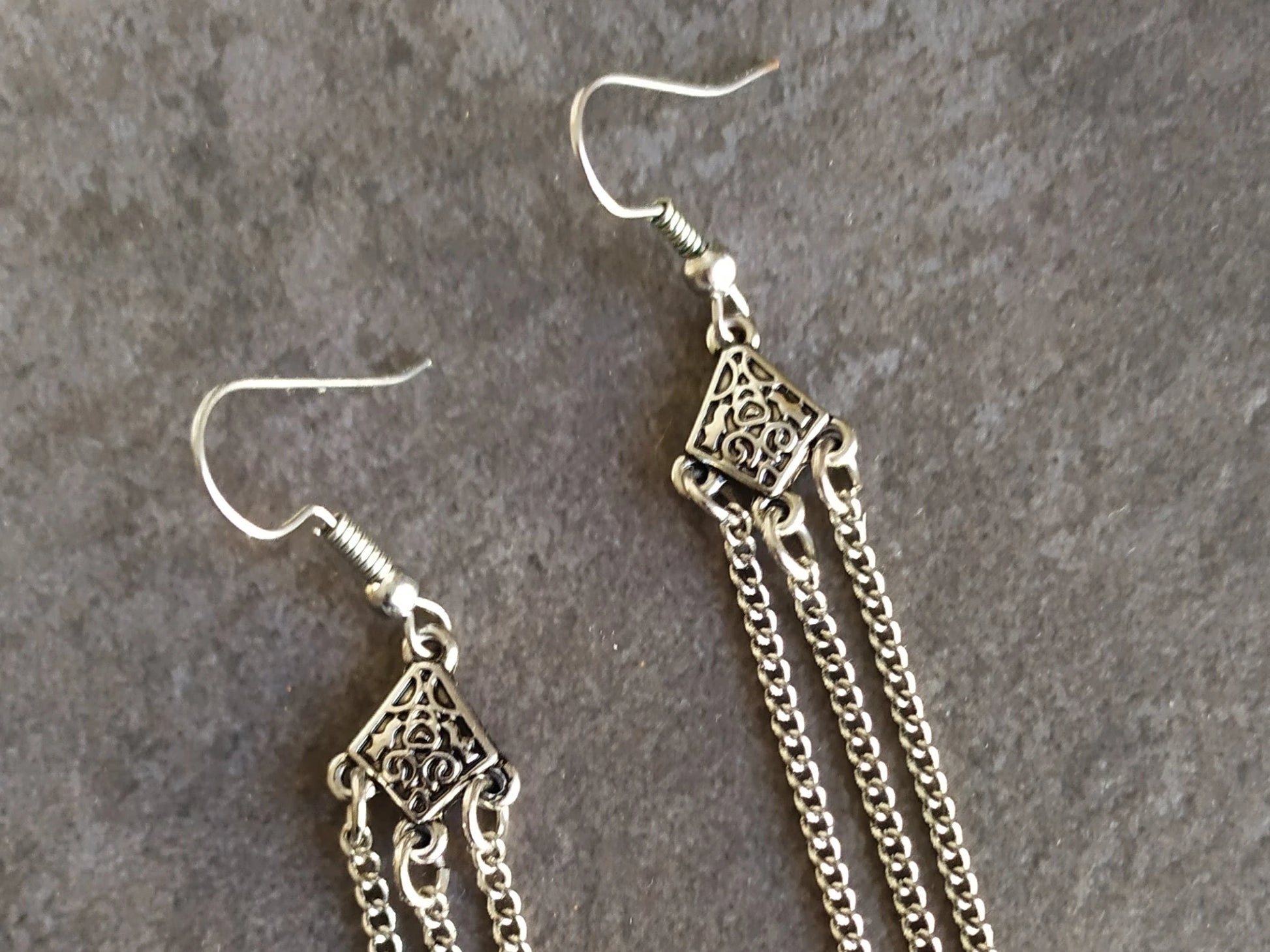 Pendientes estilo celta con cadenas Raquel Jiménez Artesanía