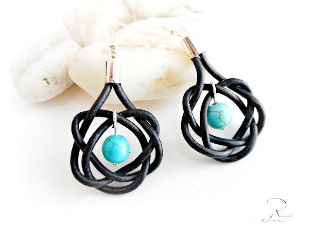 Pendientes con nudos de cuero y turquesa