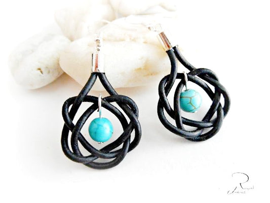 Pendientes con nudos de cuero y turquesa