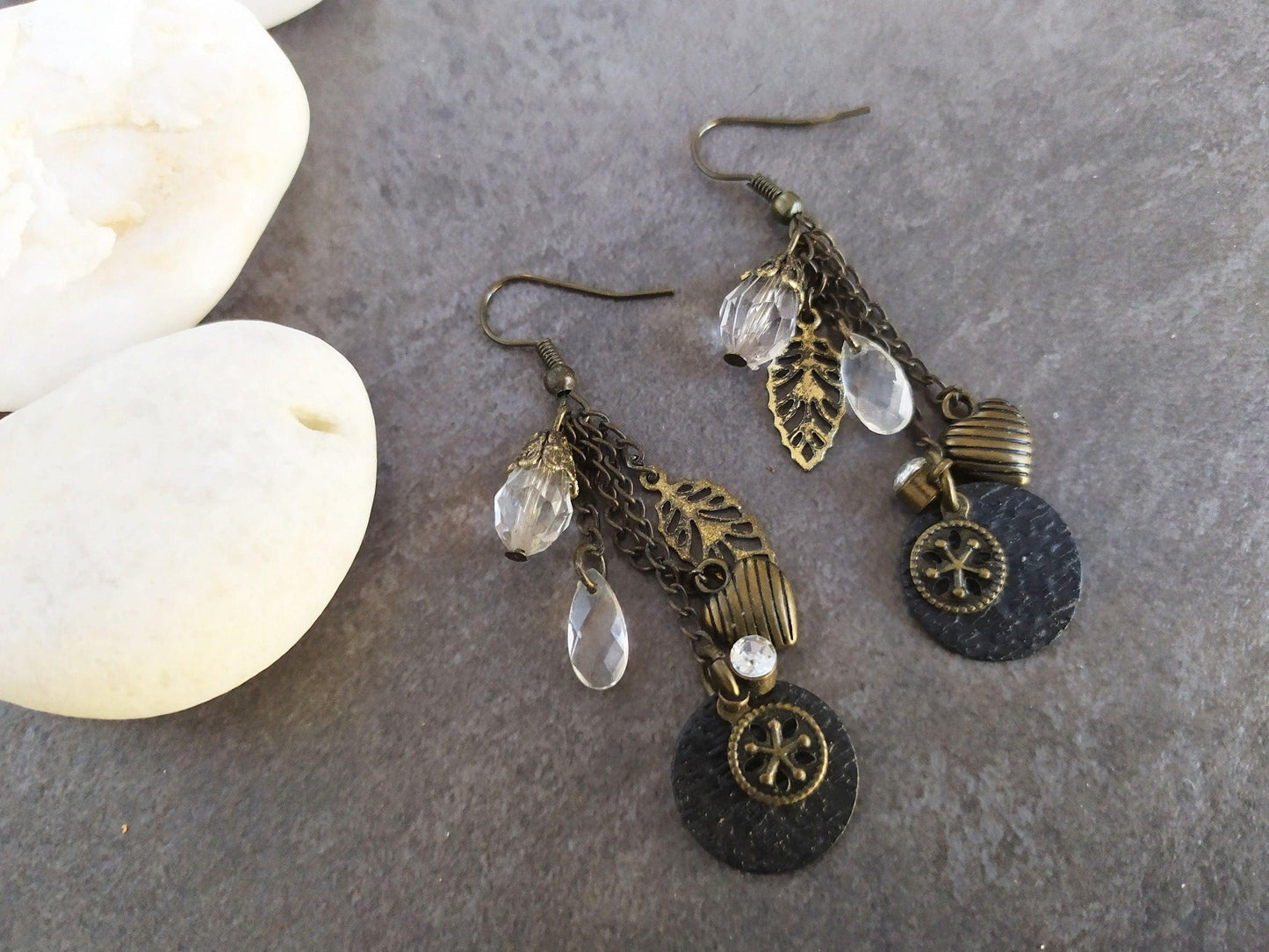 Pendientes largos de cristal y bronce con corazón, pendientes estilo vintage, pendientes con corazón romántico, pendientes de estilo retro.