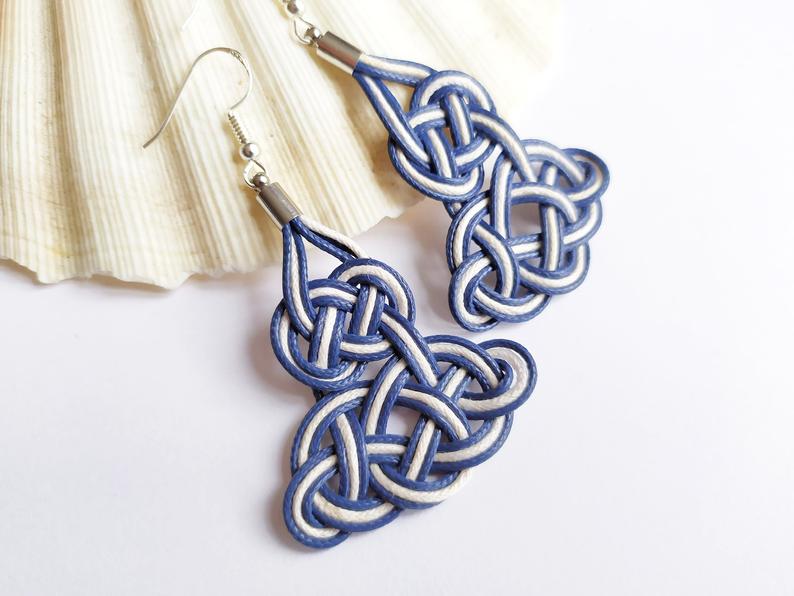 pendientes estilo marinero en azul y blanco