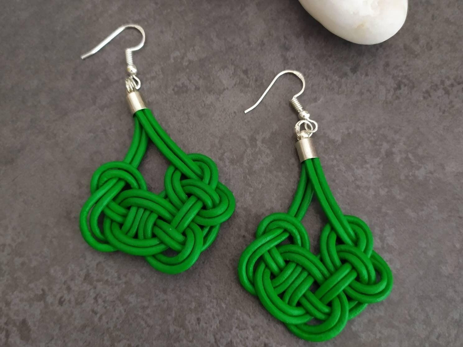 Pendientes de nudos en cuero y acero