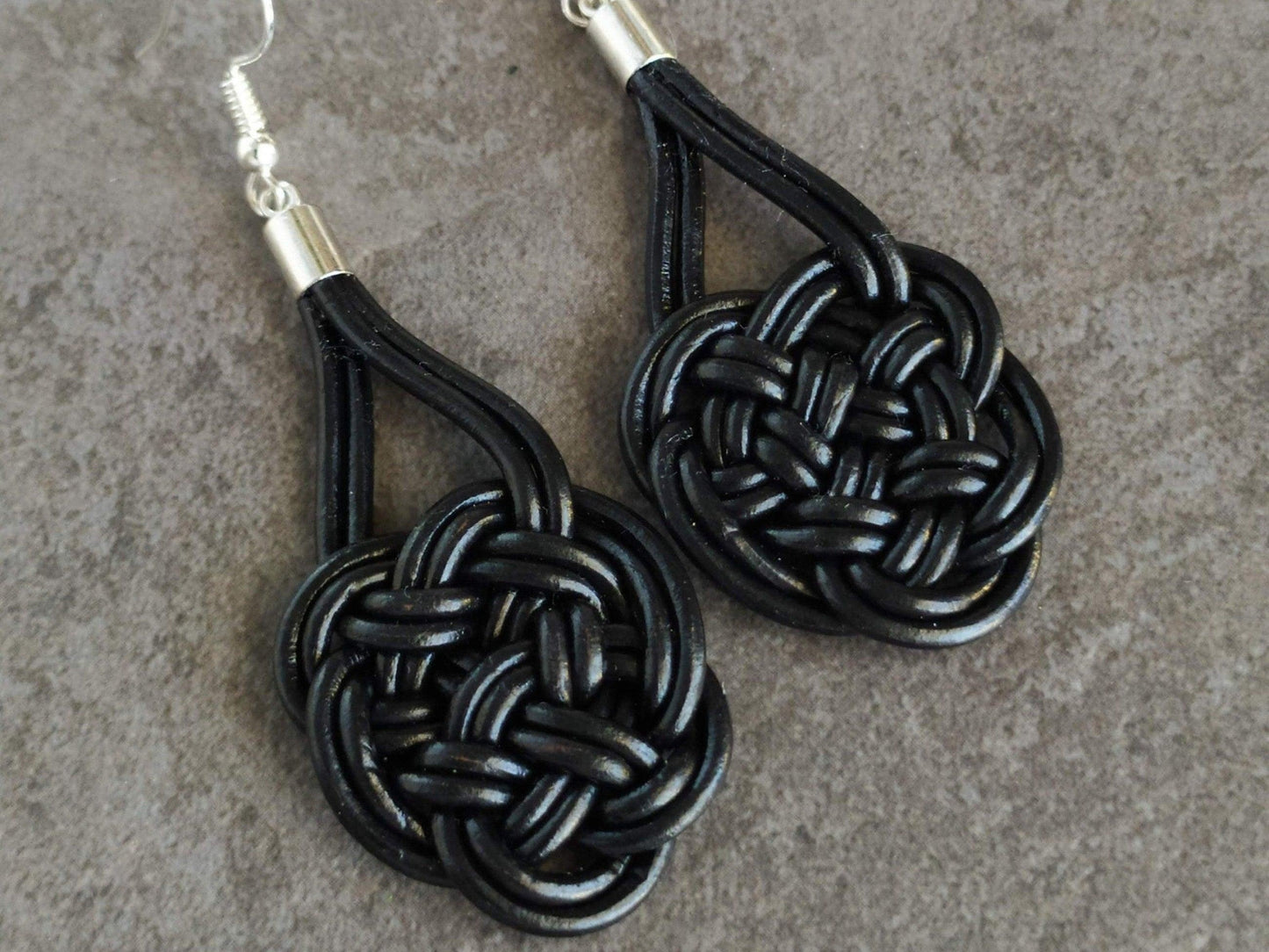 Pendientes largos de cuero del amor