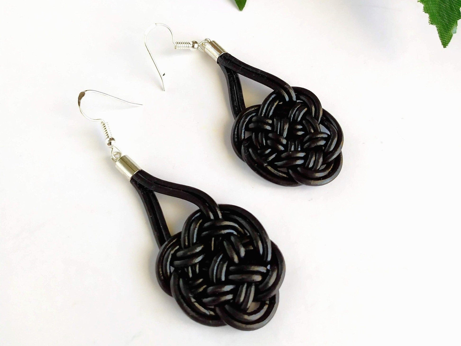 Pendientes celtas con símbolo del amor