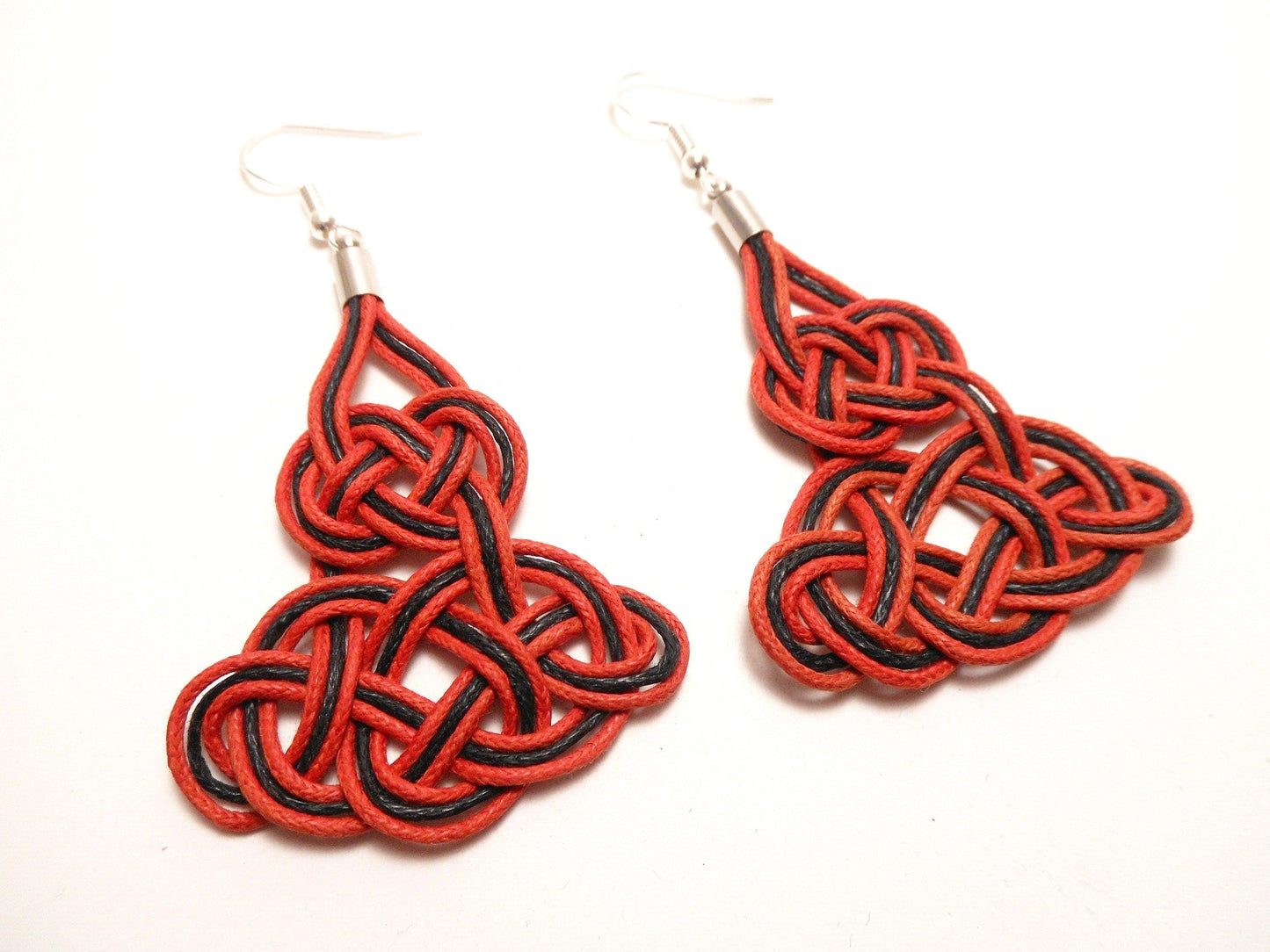 Pendientes con nudo marinero en rojo y negro