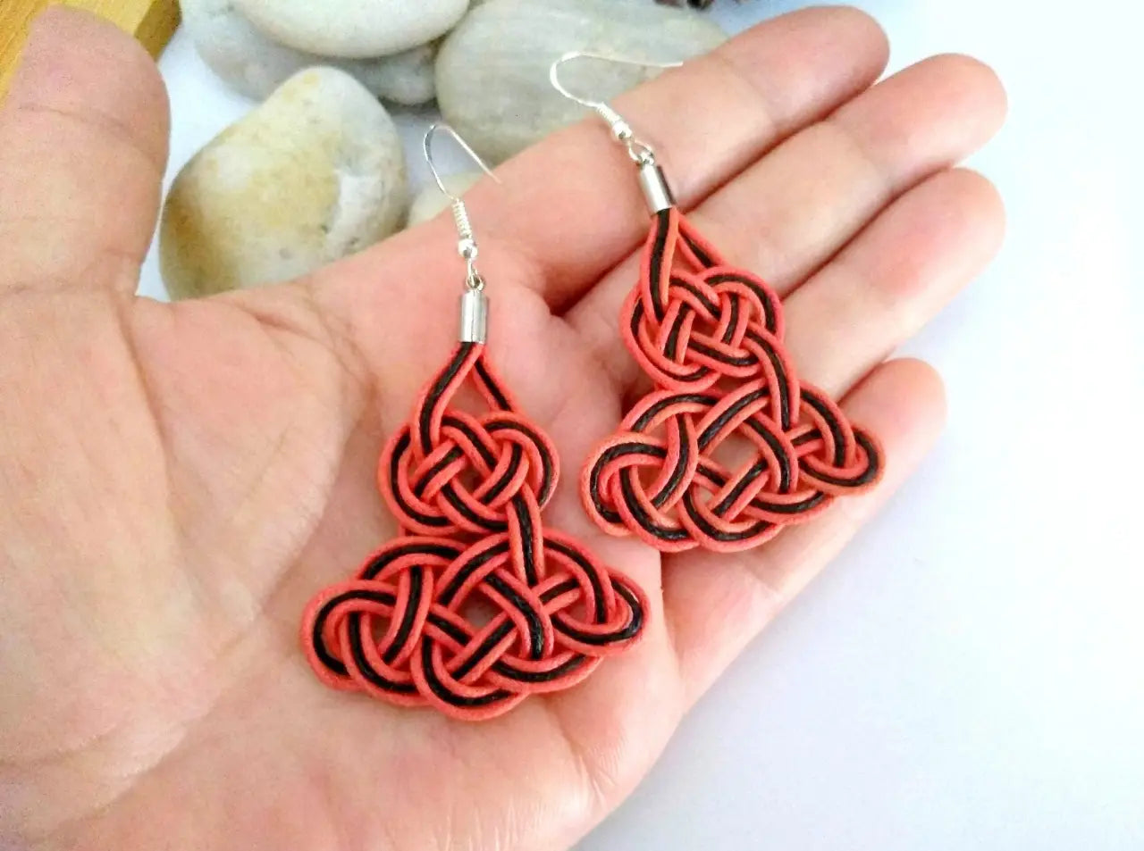 pendientes nudo marinero rojo y negro