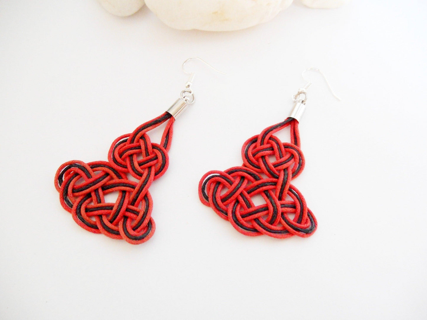 Pendientes nudo celta y plata en rojo y negro