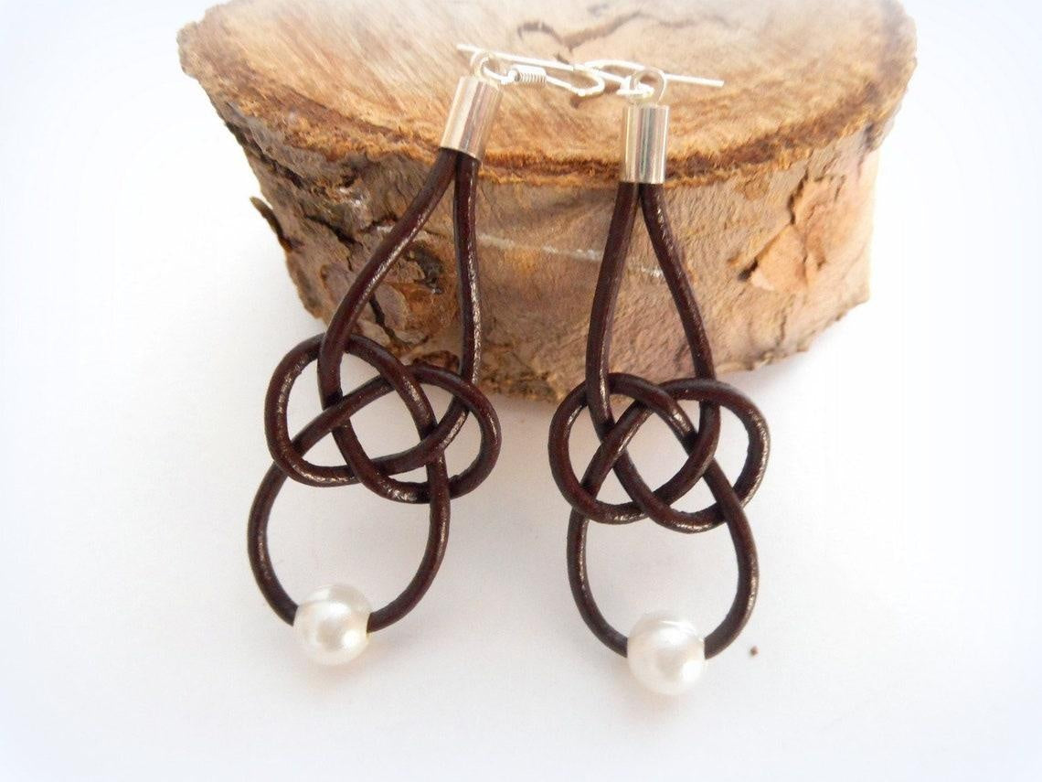 Pendientes nudo marinero infinito de cuero azul