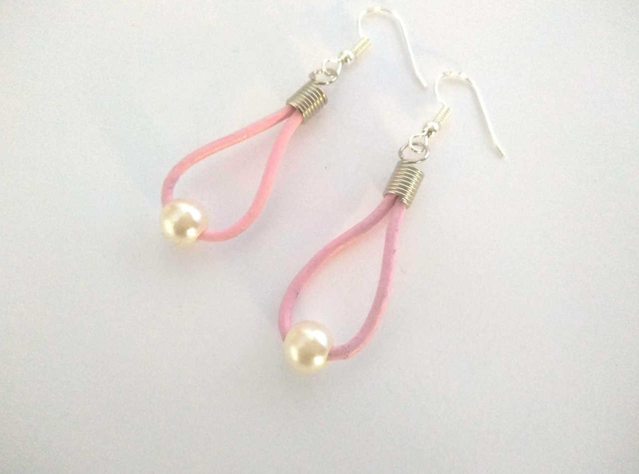 Pendientes para mujer con perlas y cuero