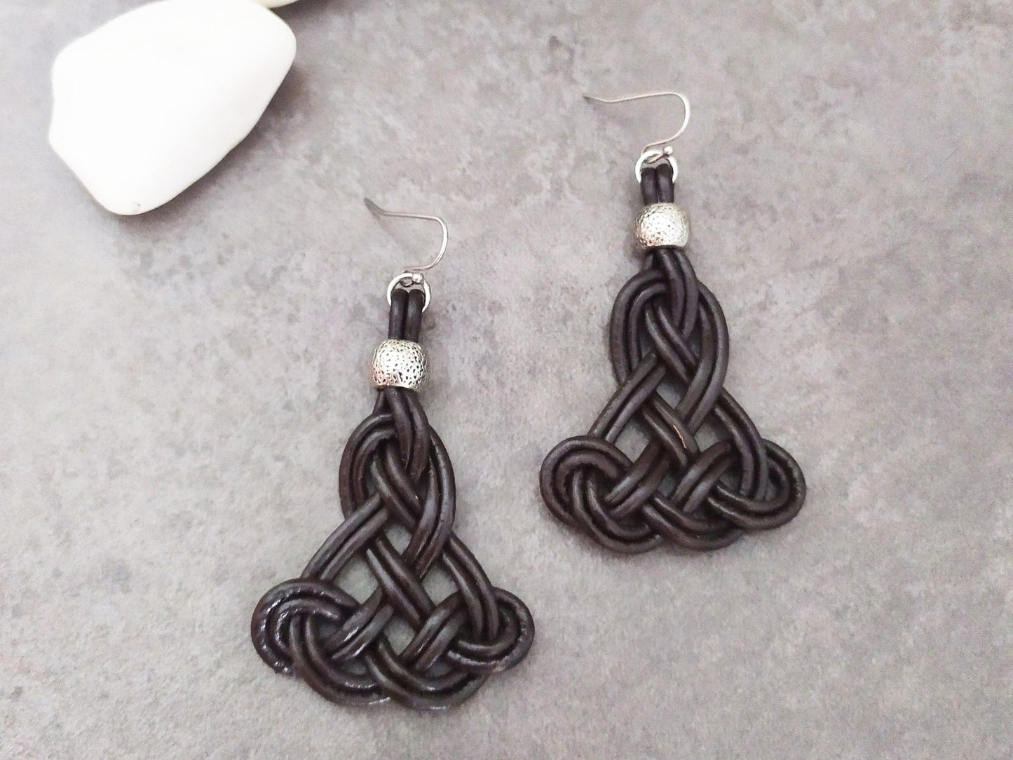 Pendientes nudos celtas de cuero