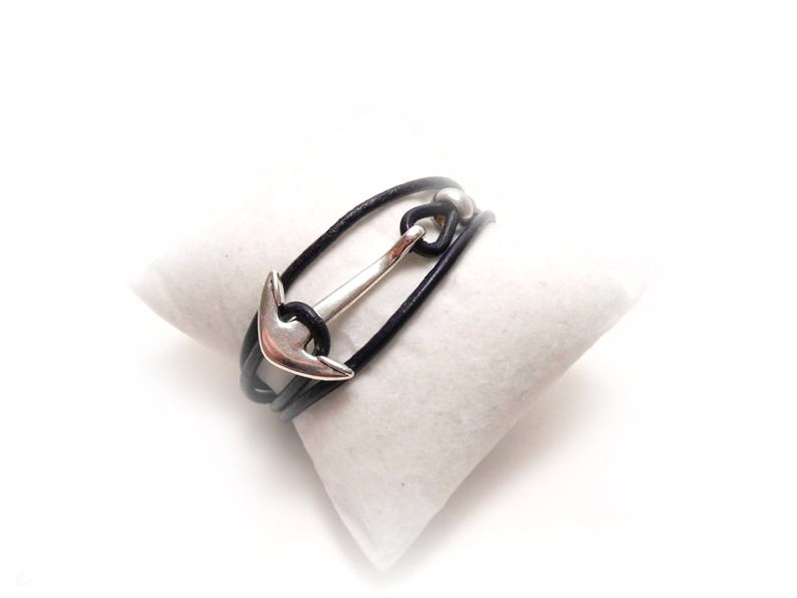 pulsera cuero con ancla