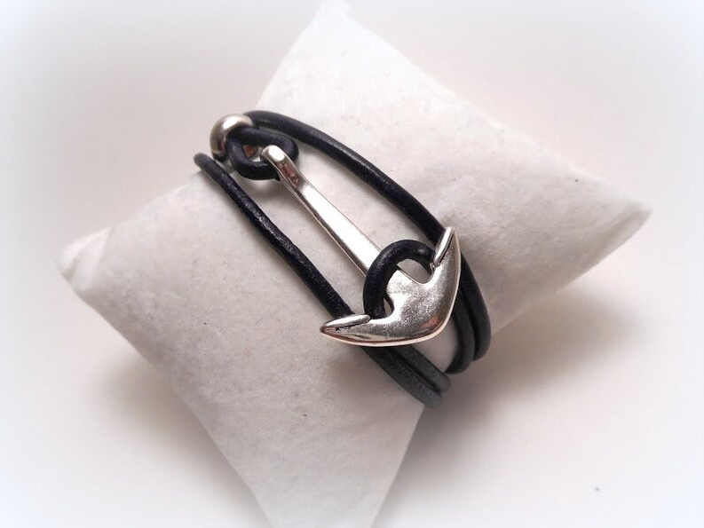 pulsera cuero con ancla