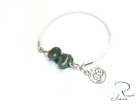 pulsera de jade verde y cuero blanco. Raquel Jiménez Artesanía