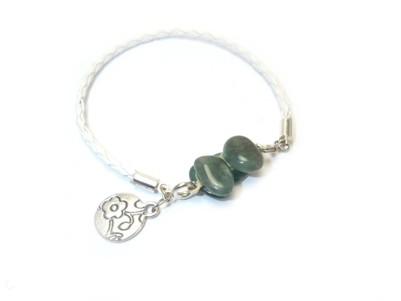 pulsera de jade verde y cuero blanco. Raquel Jiménez Artesanía