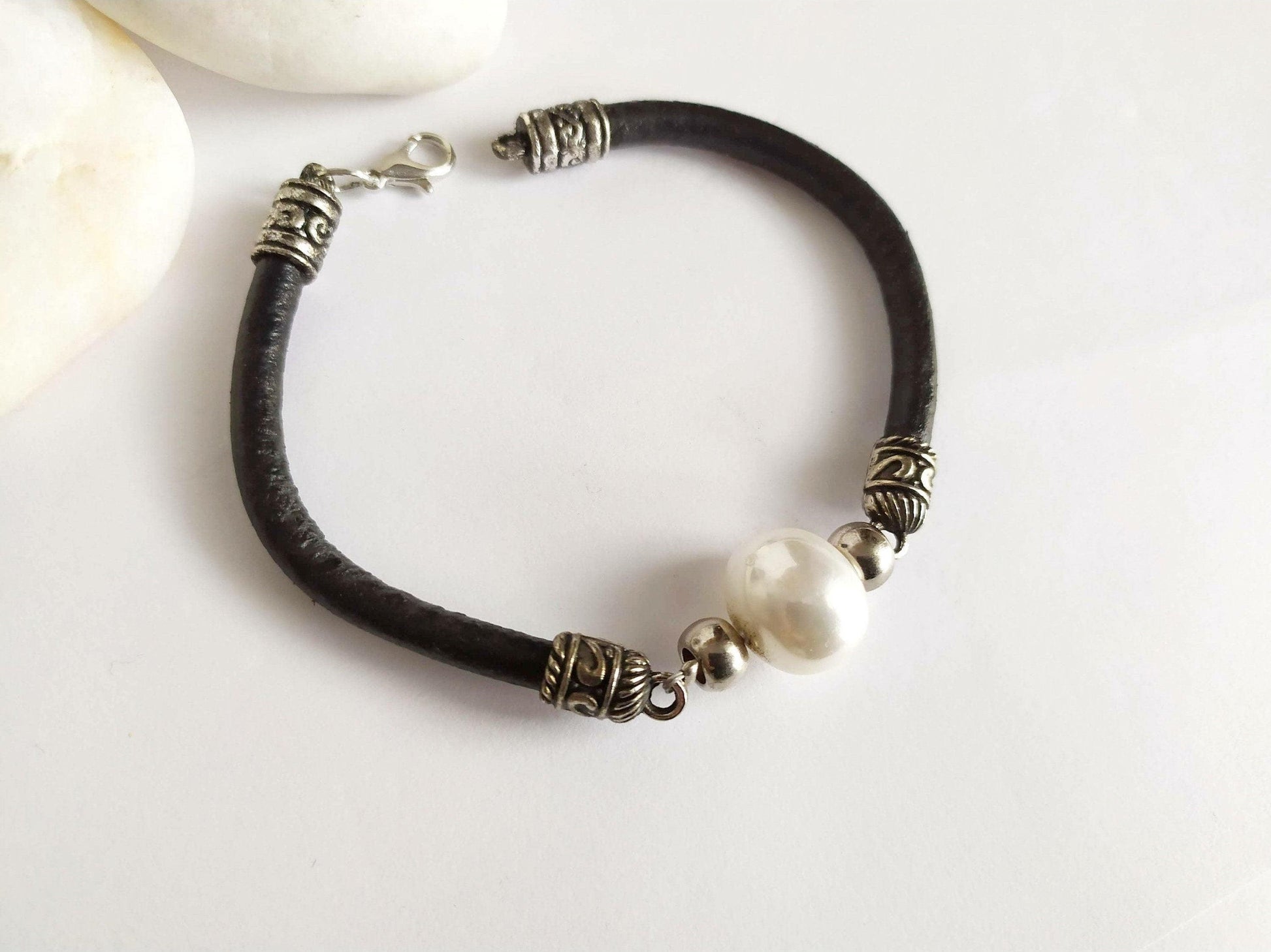 Pulsera de mujer en cuero y perla