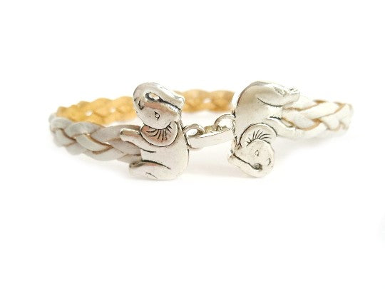 Pulsera de cuero trenzado blanco con elefantes de suerte
