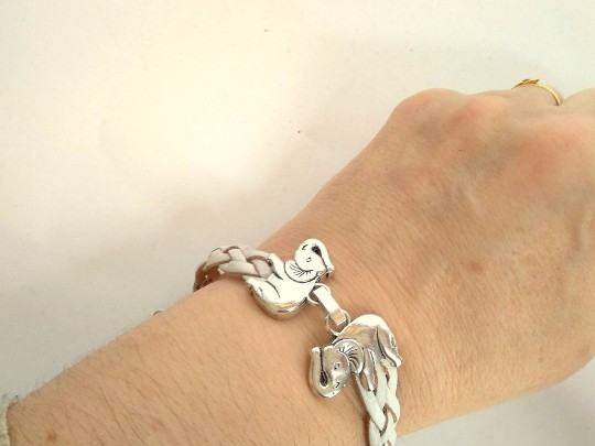 Pulsera de cuero blanco trenzado con elefante de la suerte
