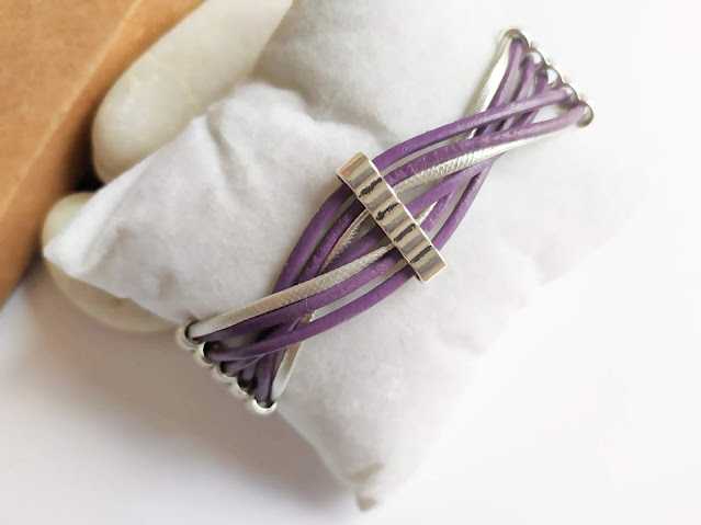 pulsera cuero morado trenzada