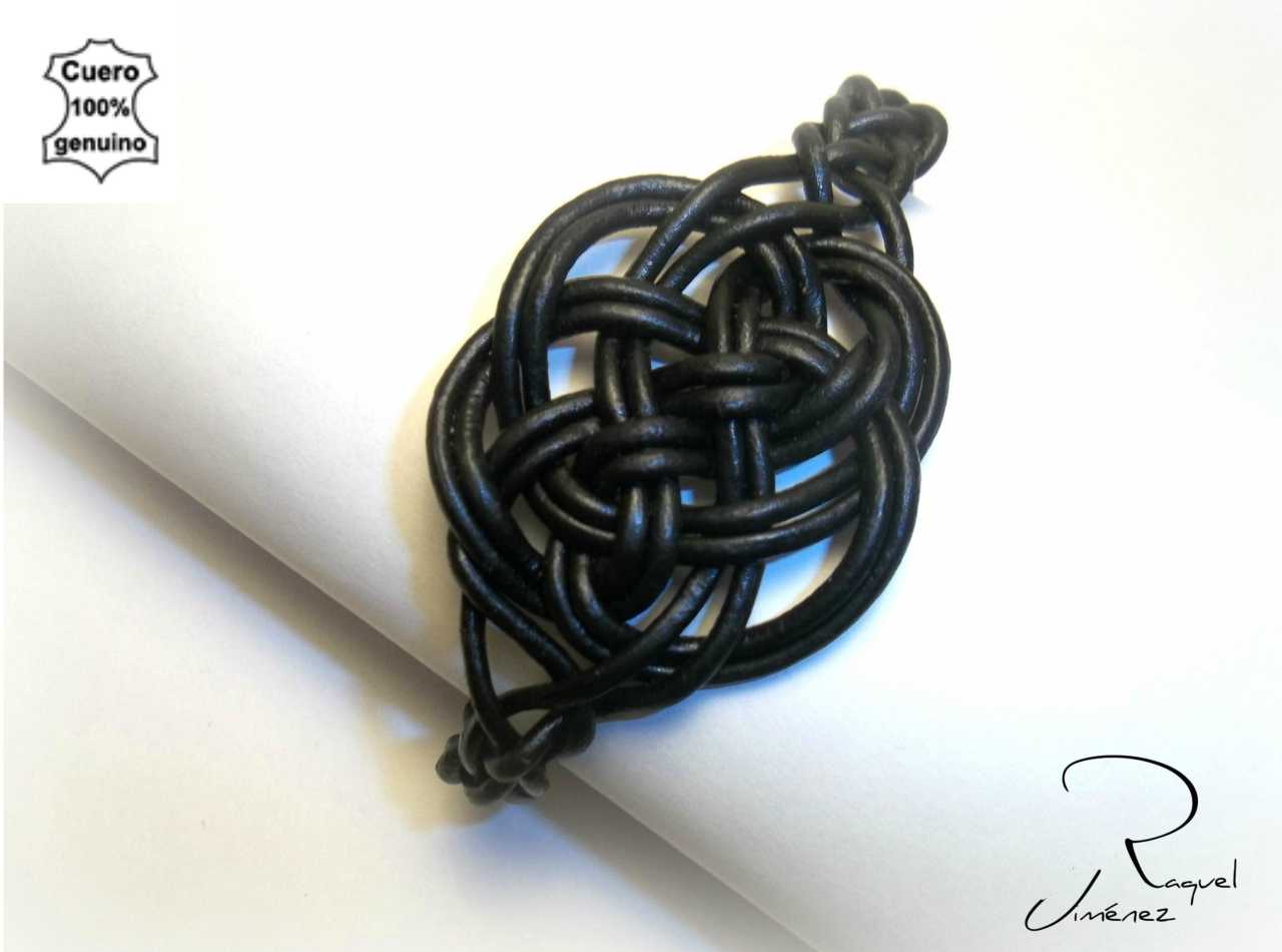 pulsera cuero con nudo celta del amor eterno . Raquel Jimenez Artesanía
