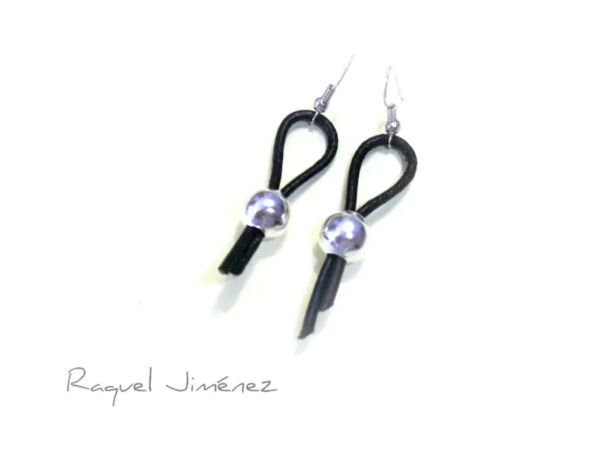 Pendientes largos de cuero y plata