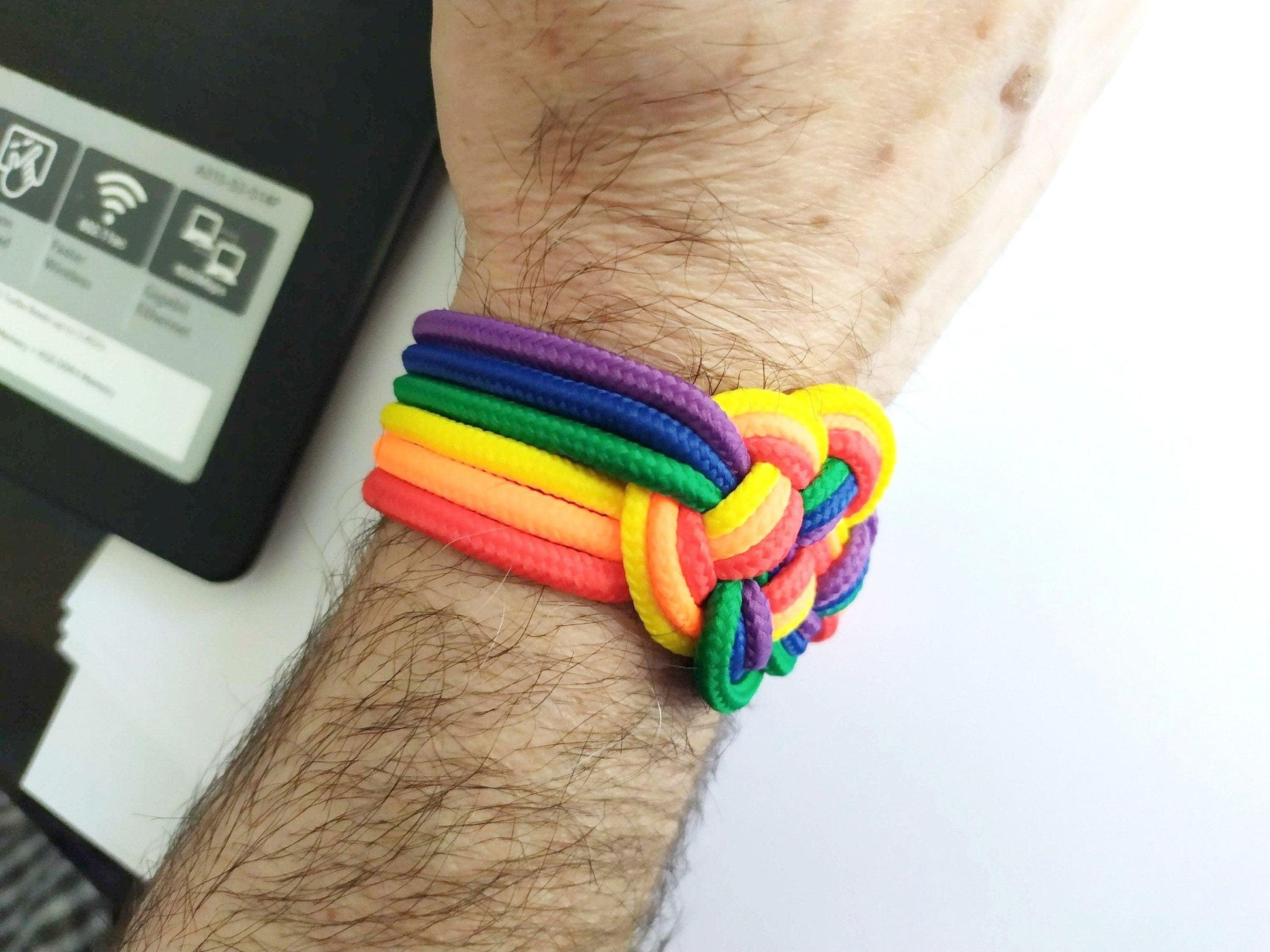 Pulsera  nudo de colores orgullo gay