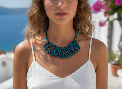 Collier noeud marin en cuir coloris bleu et noir