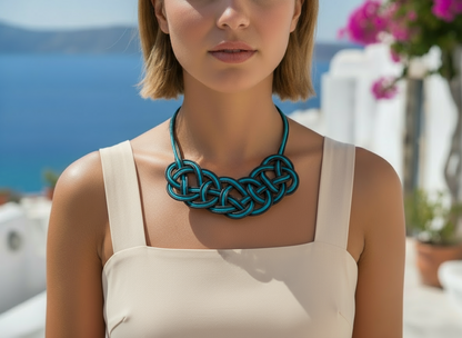 Collier noeud marin en cuir coloris bleu et noir