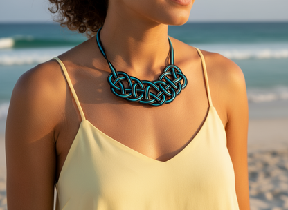 Collier noeud marin en cuir coloris bleu et noir