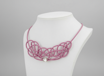 Collar de cuero rosa para mujer con nudos estilo contemporáneo
