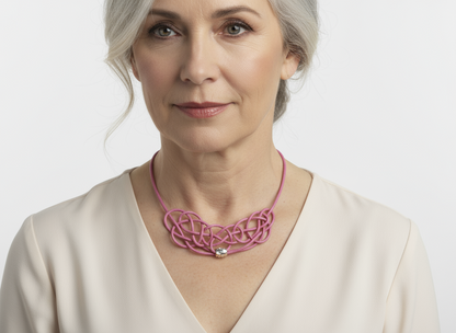 Collar de cuero rosa para mujer con nudos estilo contemporáneo