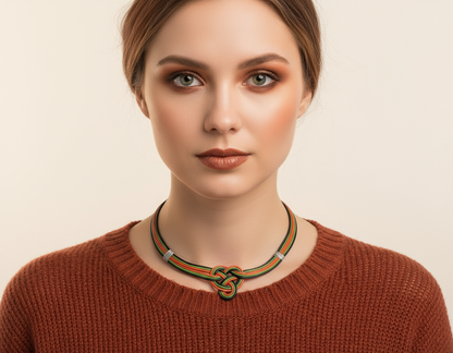 Collar con nudo celta corazón