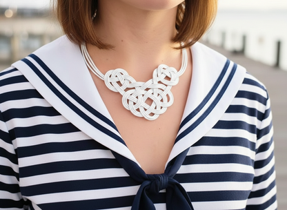 collar de cuero con nudos