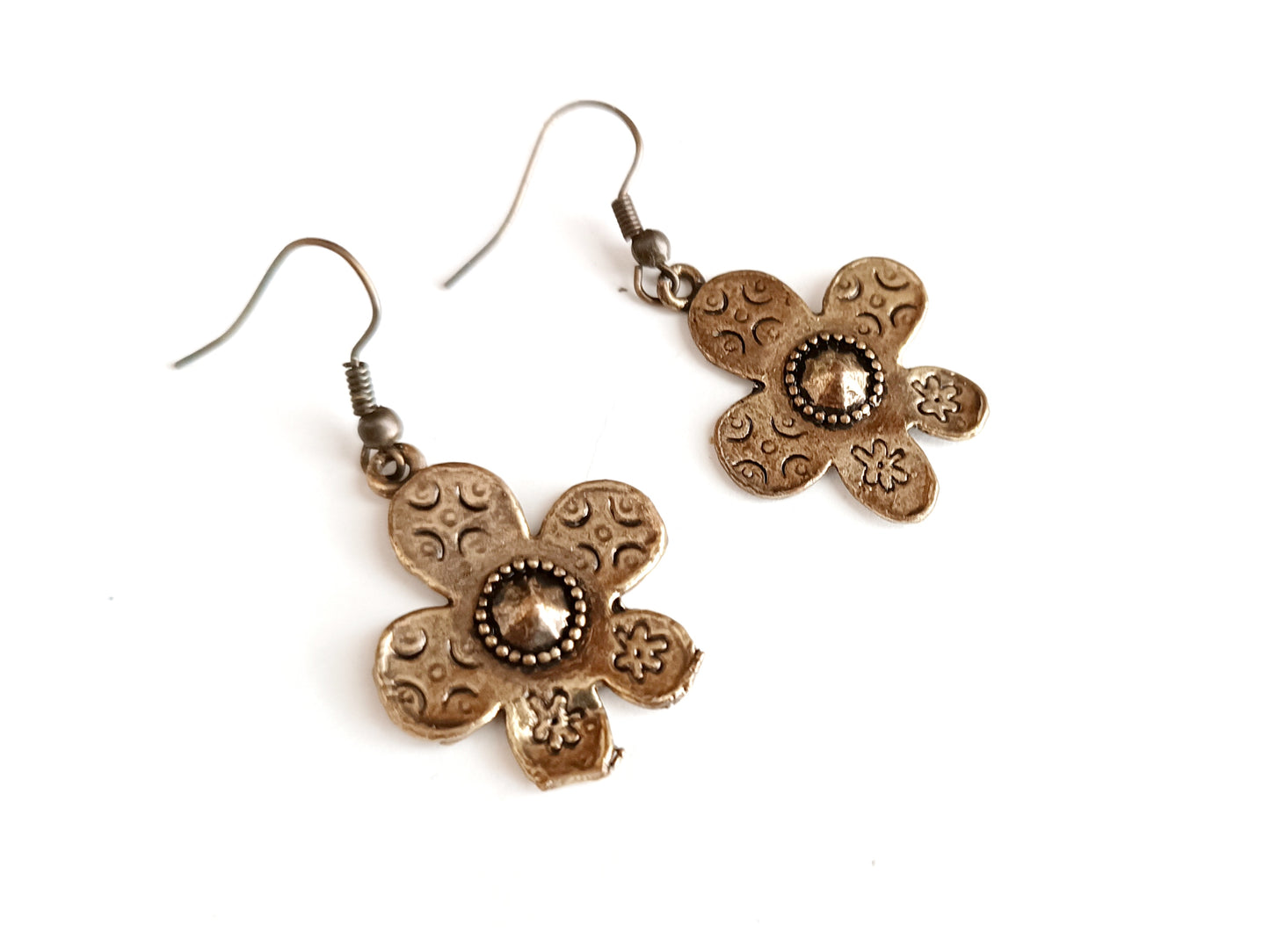 Hippie earrings with boho style daisies