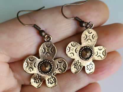 Hippie earrings with boho style daisies