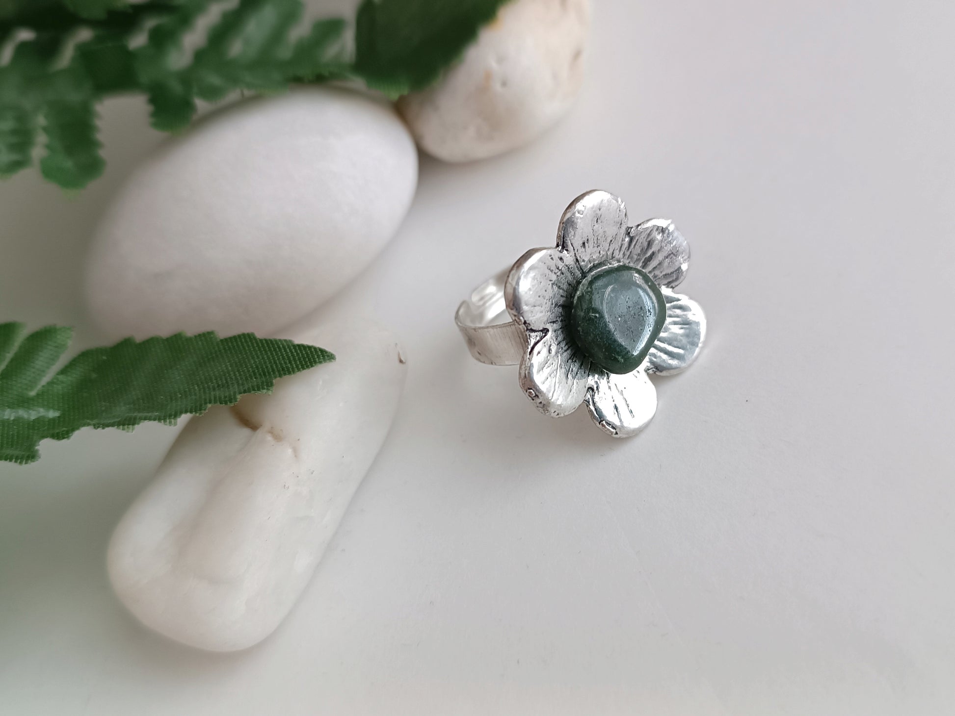 anillo flor de jade verde