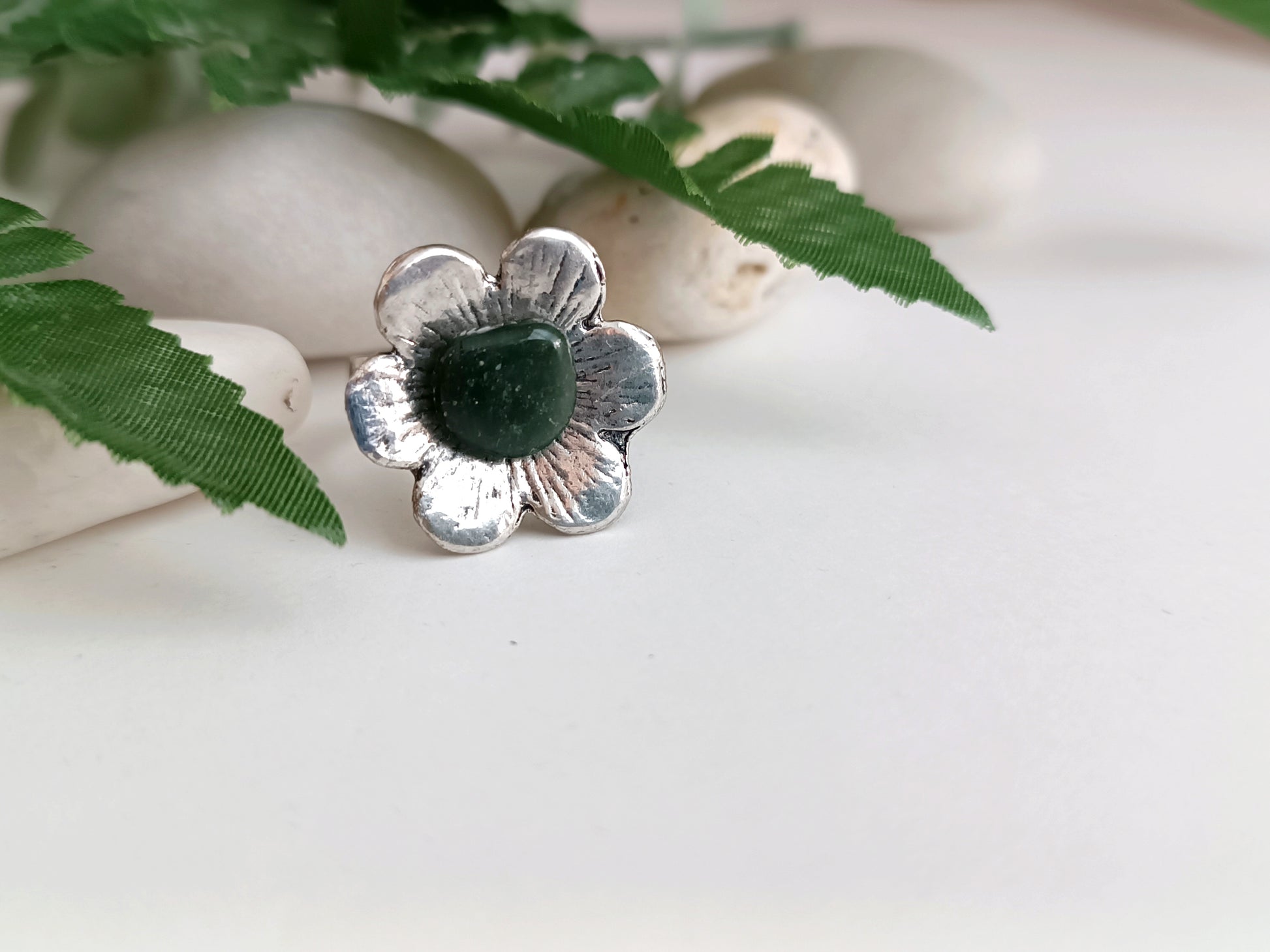 anillo flor de jade verde