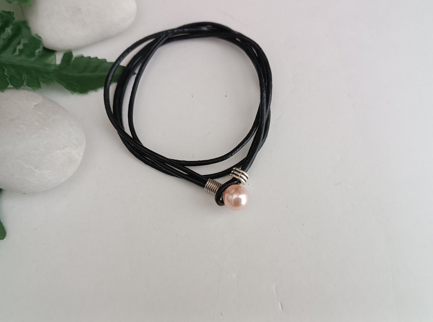 Pulsera cuero y perla rosa