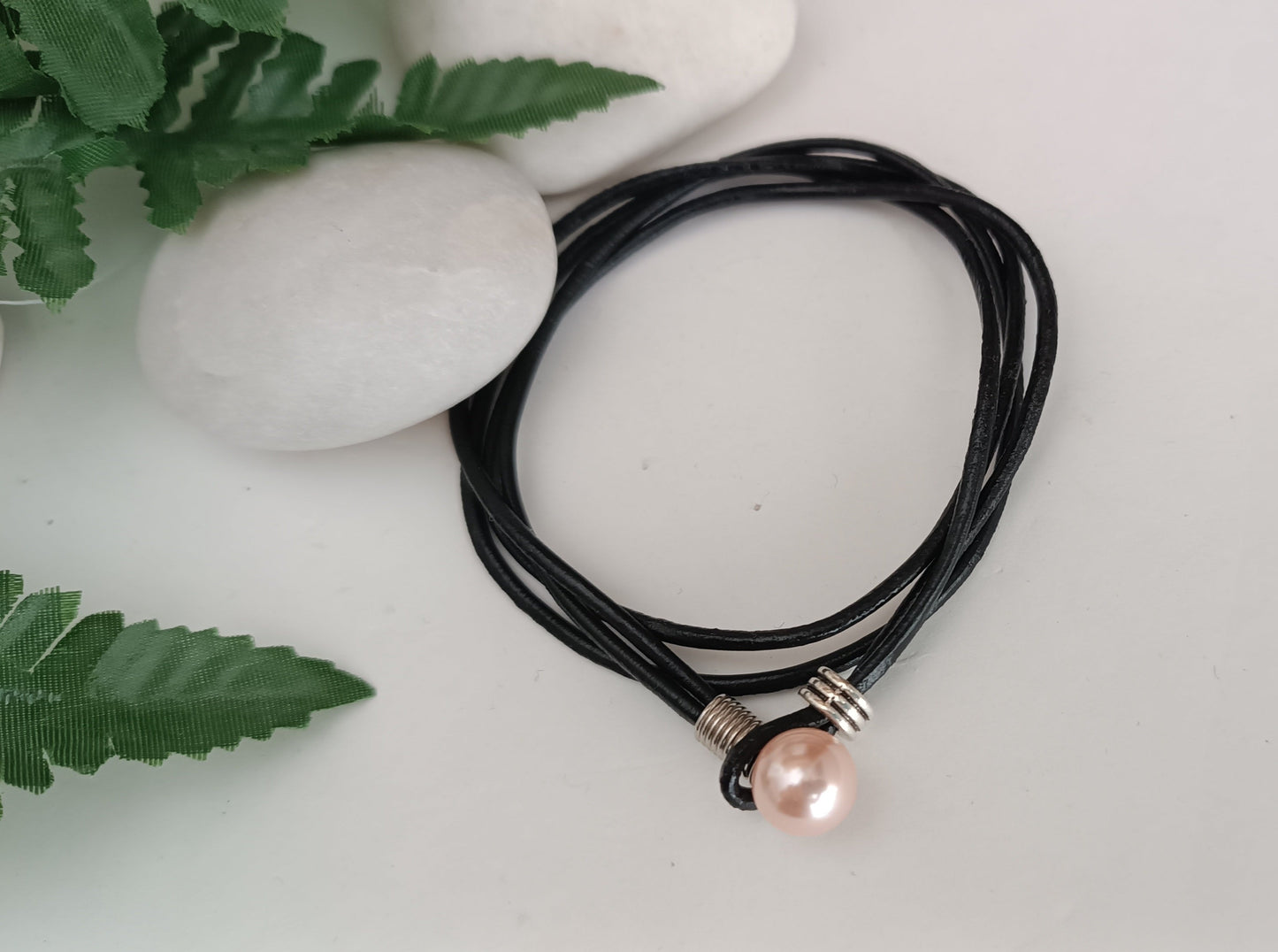 Pulsera cuero y perla rosa