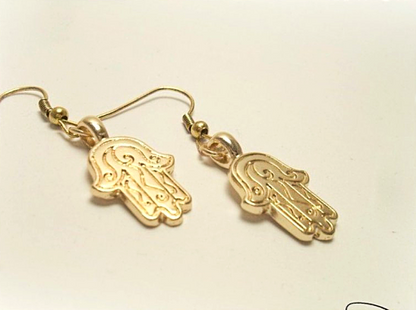 Golden earrings with Fatima's hand