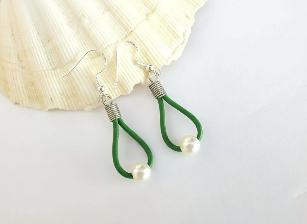pendientes de cuero y perla