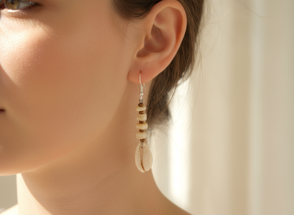 Mother-of-pearl earring with seashells