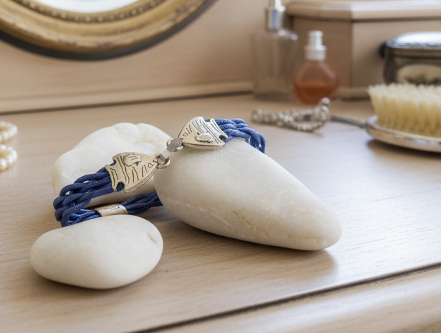 Braided sailor style bracelet in nautical blue with fish clasp