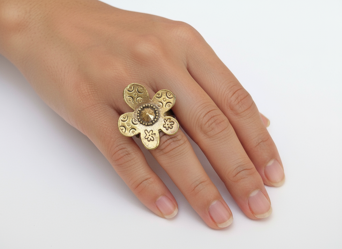 Anillo hippie ajustable con flor margarita boho.
