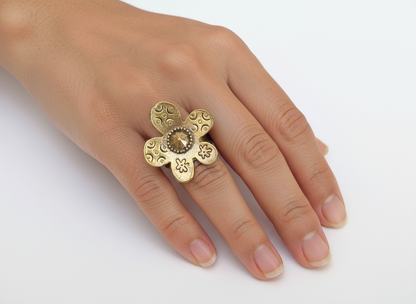 Anillo hippie ajustable con flor margarita boho.