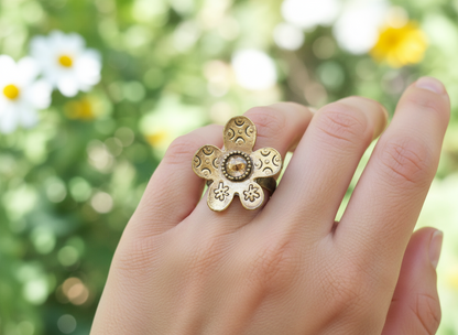 Anillo hippie ajustable con flor margarita boho.