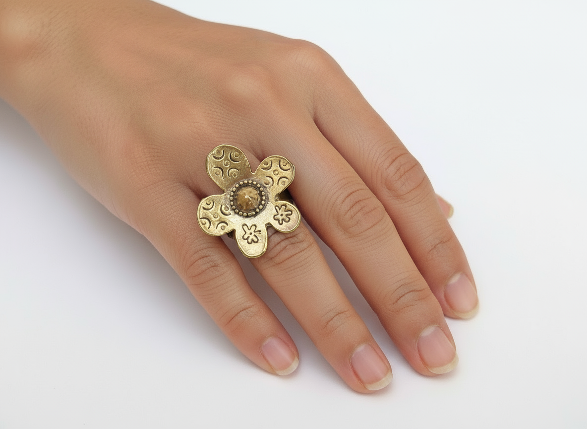Anillo hippie ajustable con flor margarita boho.