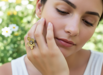 Anillo hippie ajustable con flor margarita boho.