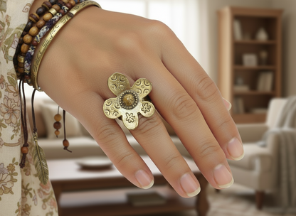 Anillo hippie ajustable con flor margarita boho.